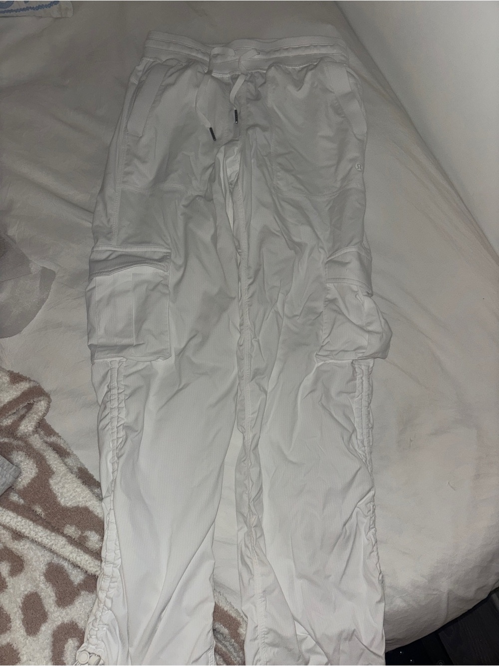 lululemon athletica Dance Studio Relaxed White Cargo Jogger Pants XS